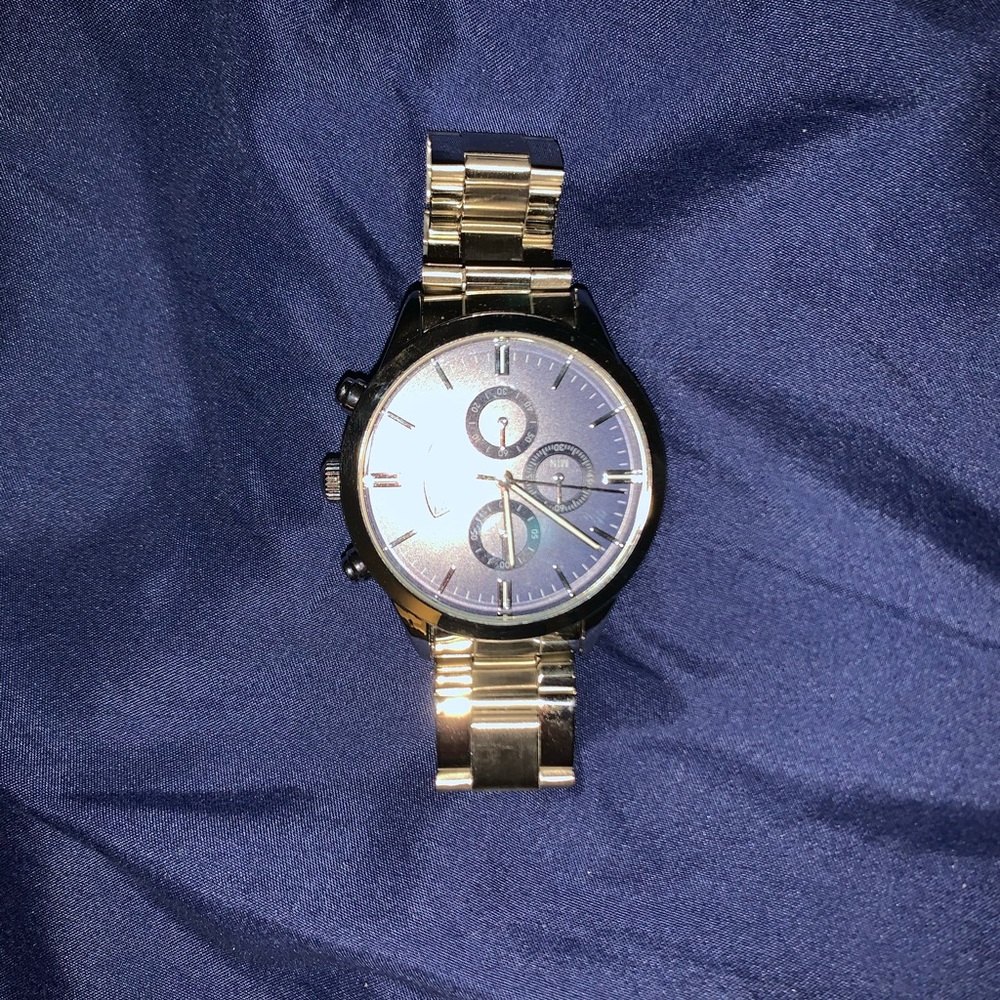 CLASSY SILVER WATCH